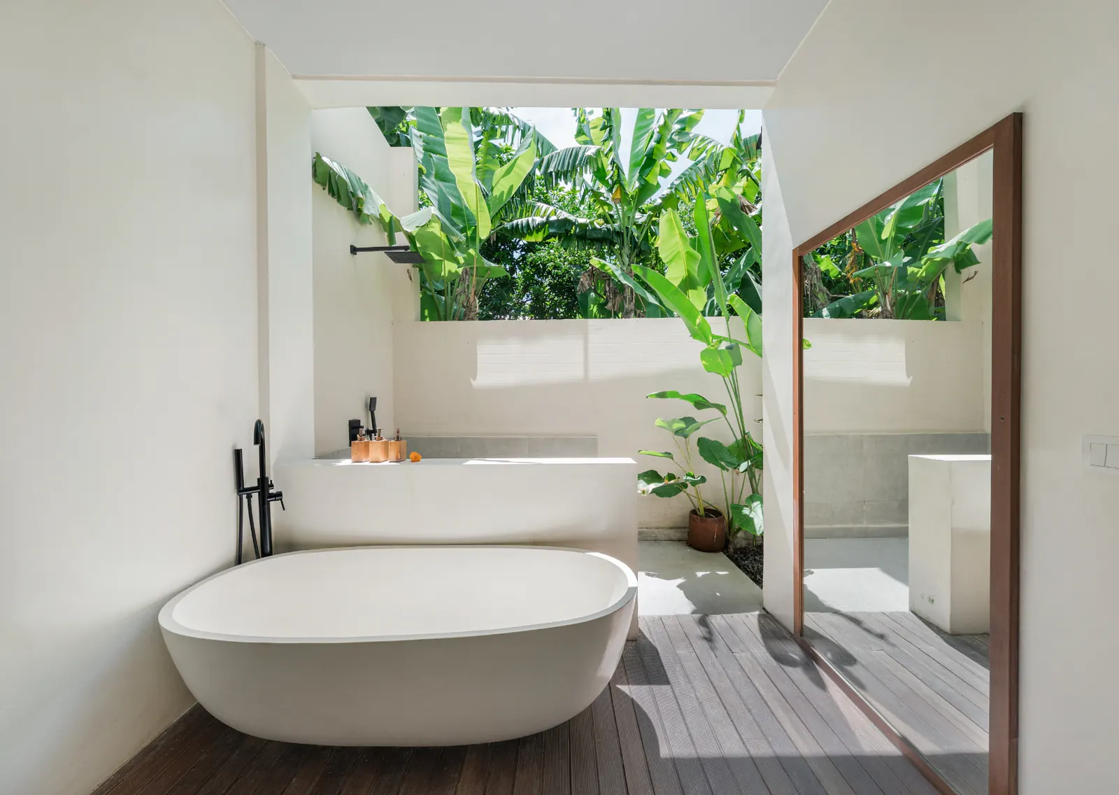 A stone bathtub opening onto a private garden